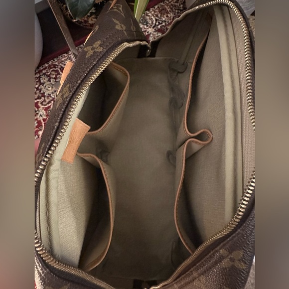 Louis Vuitton Deauville Monogram Handbag - Picture 6 of 12